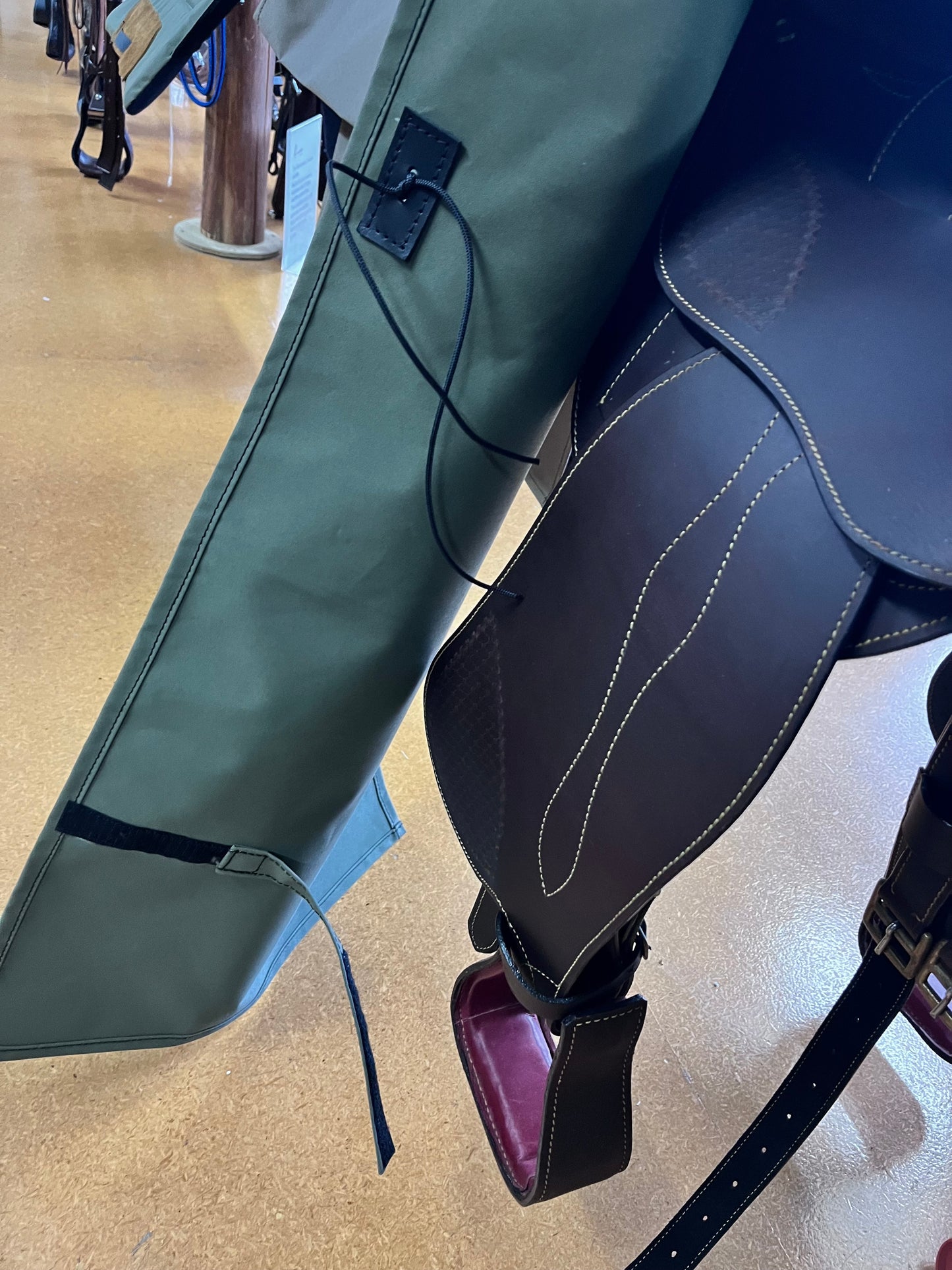 Saddle Rain Cover - Stock