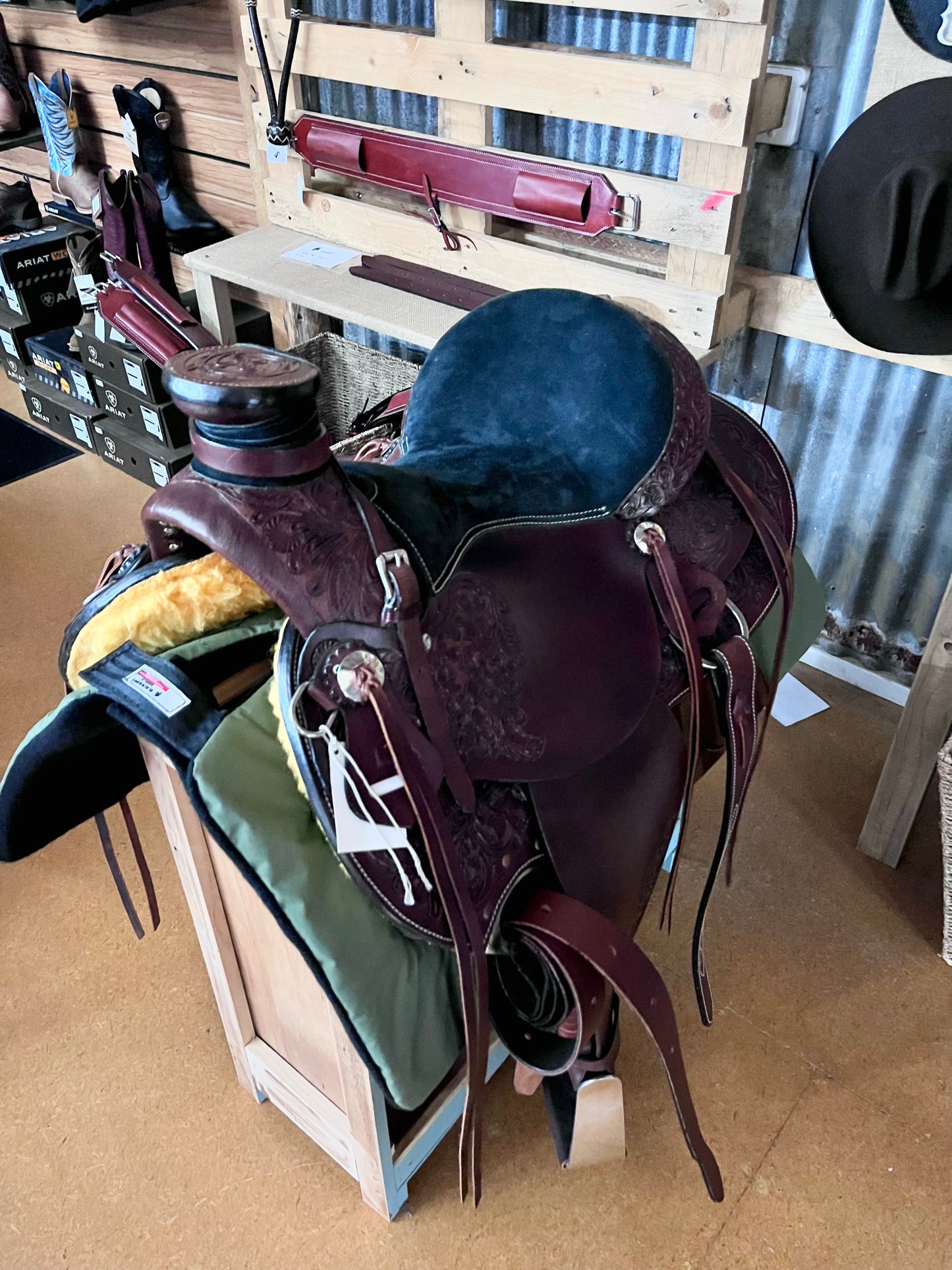 Wade Saddle - Dark Brown/Black