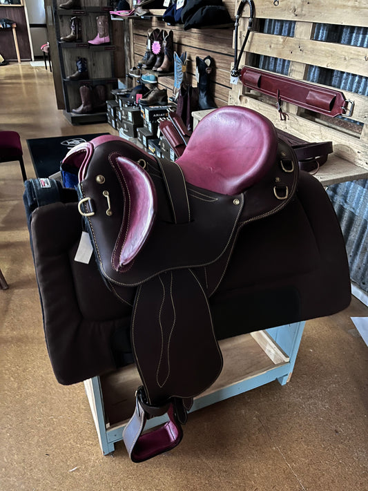 Stock Saddle Swinging Fender -Brown/Burgundy