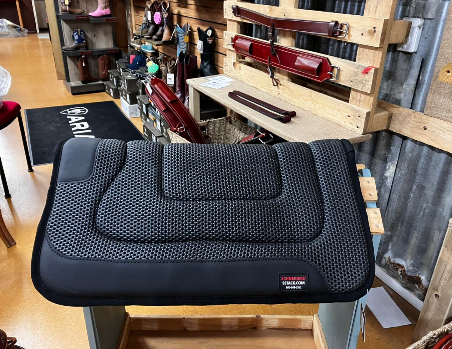 Dura-Tech Stable non-slip Heavy Western Pad